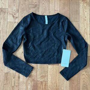 Lululemon Wunder Train Cropped L/S *Foil
Shapeshifter Foil Black size 4 NWT